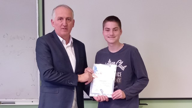 Stjepan Kedačić prima Pohvalnicu